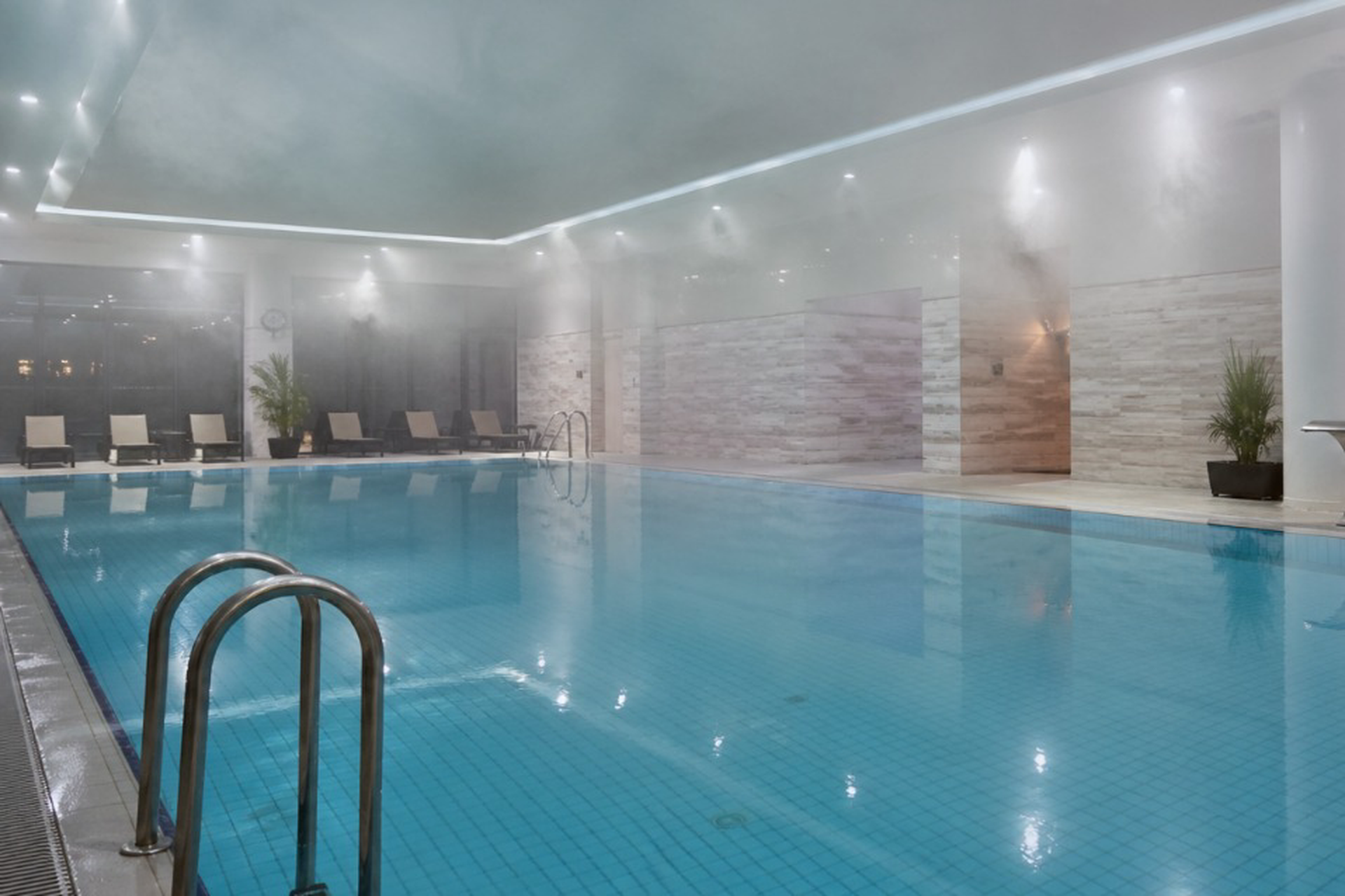 Посетители отравились хлором в московском фитнес-клубе 