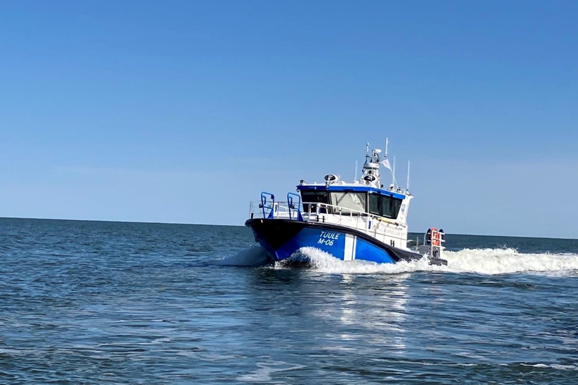 Эстонский катер случайно вторгся в Россию: что произошло на Нарве?