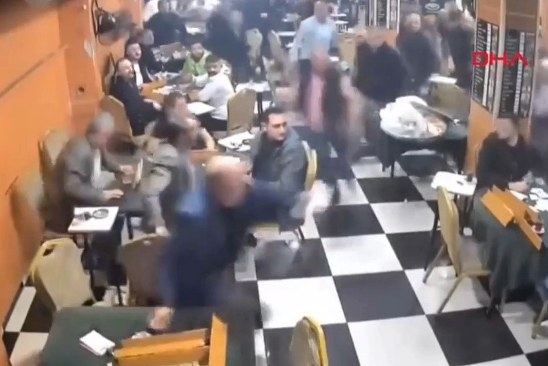 Мощные басы устроили «землетрясение» в Турции