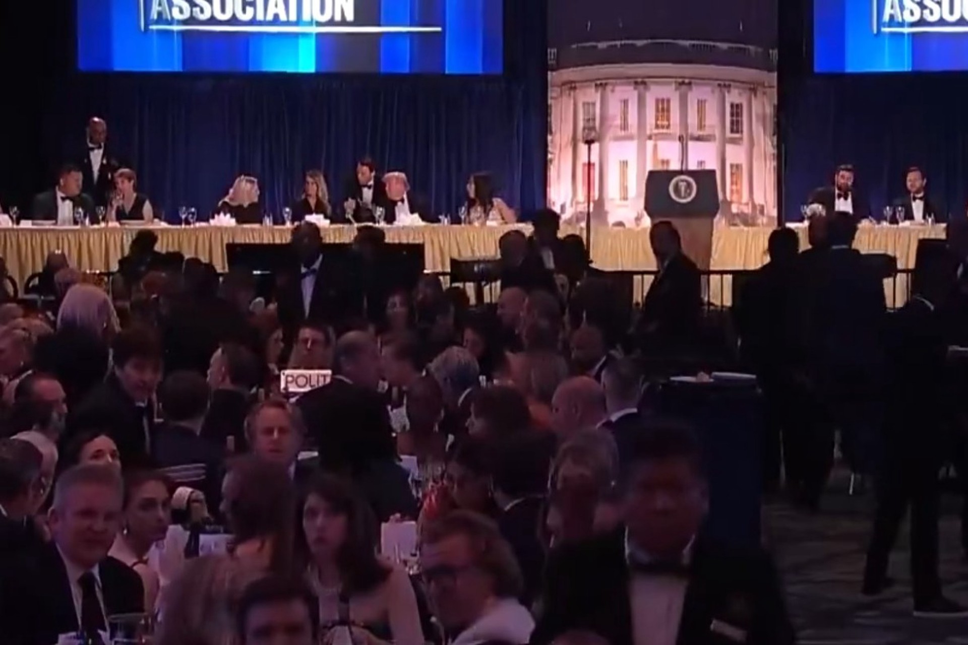 Гости ужина с Трампом устроили битву за алкоголь после покушения