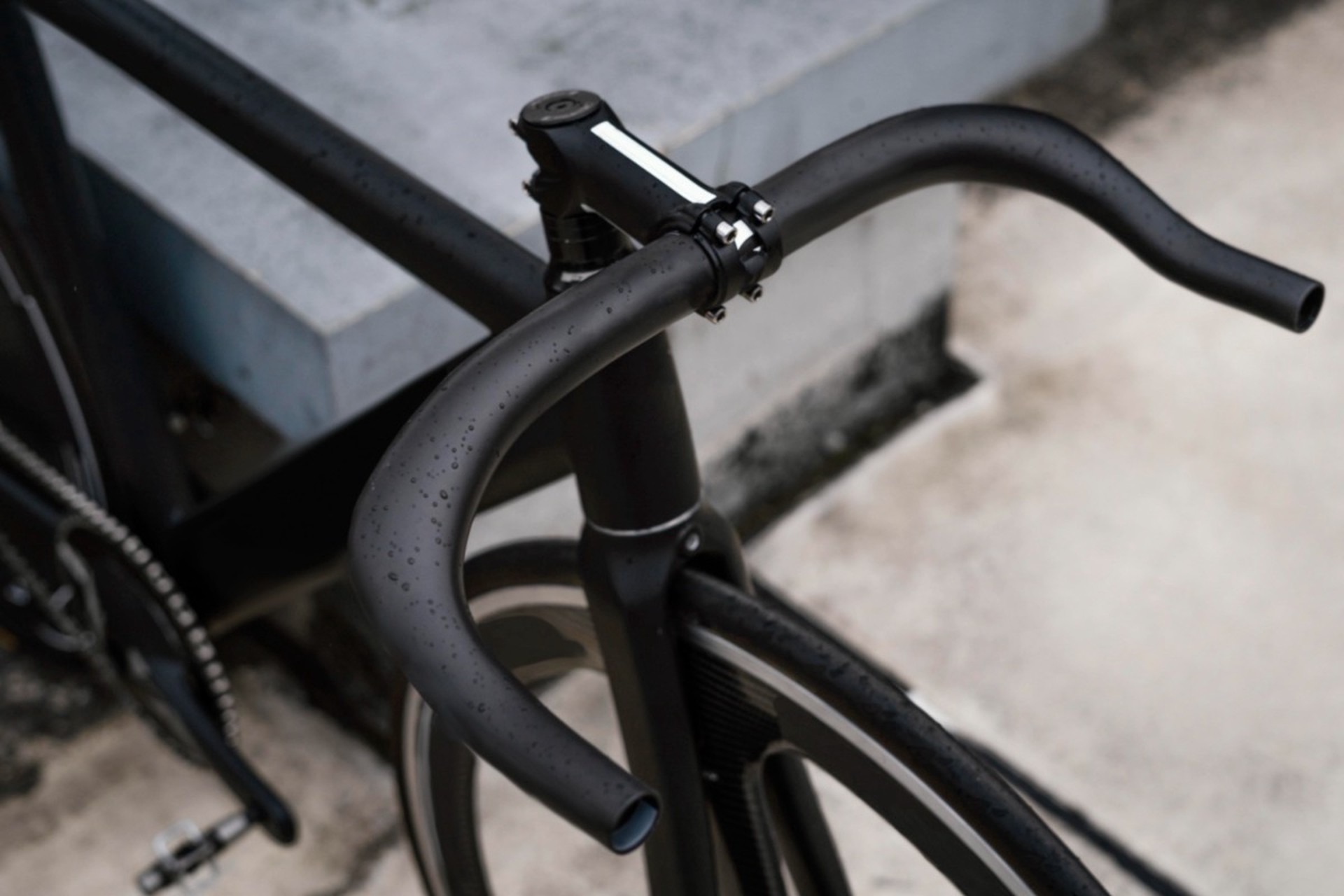 Юрист предупредила о штрафах за велосипед в подъезде