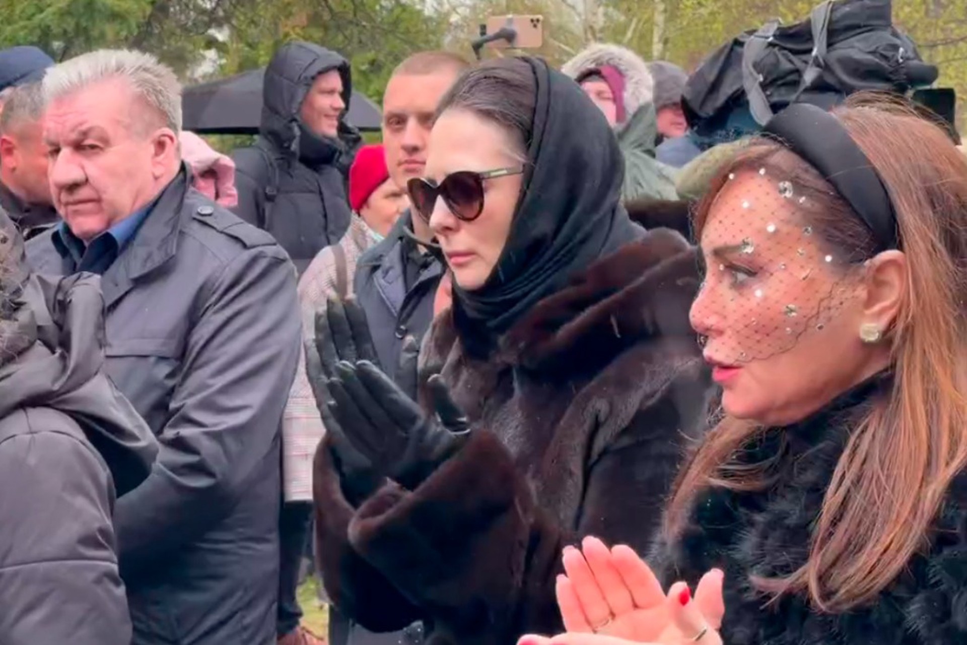 «Наша доченька»: Погодина неожиданно раскрыла тайну Пиманова на похоронах