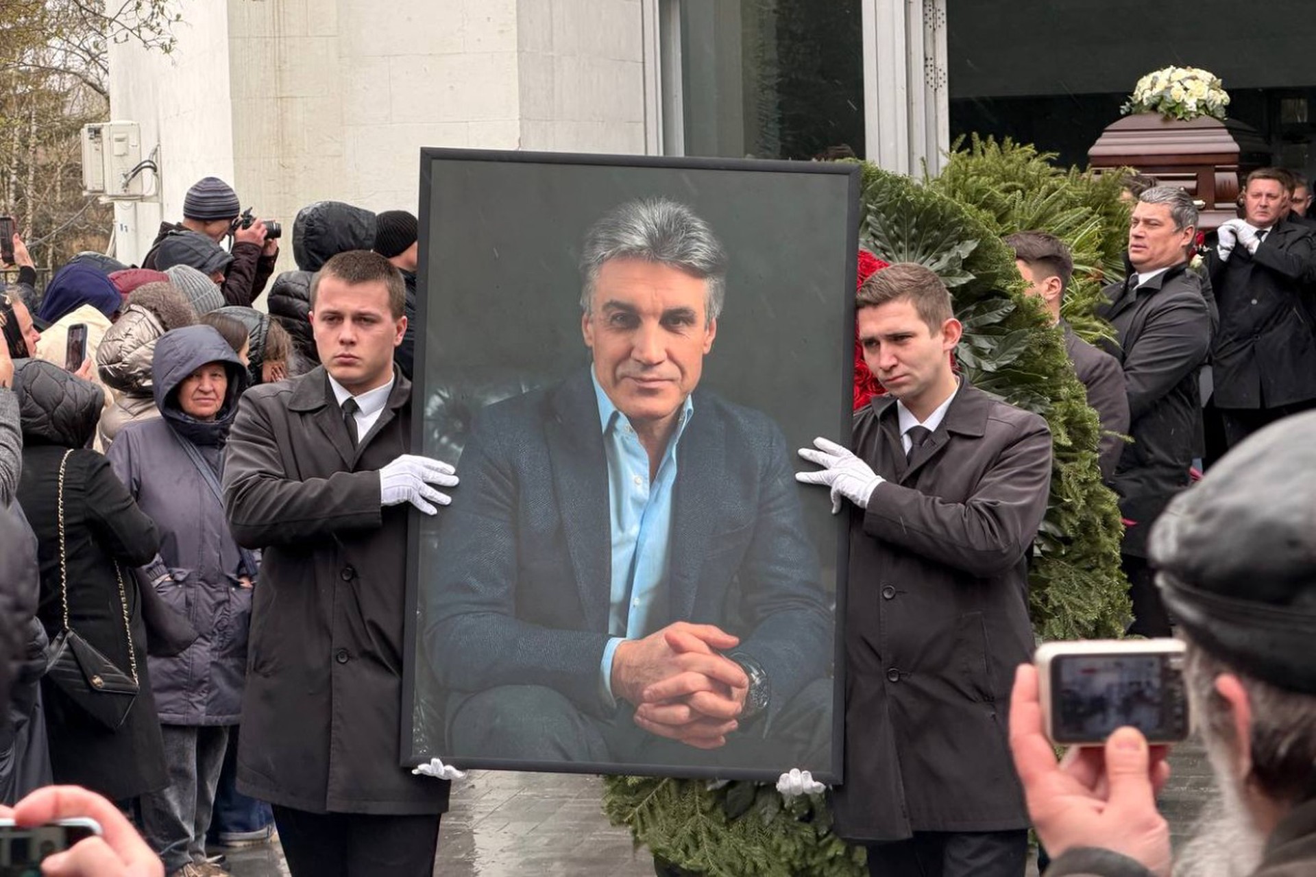 Погодина разрыдалась у гроба на прощании с Пимановым