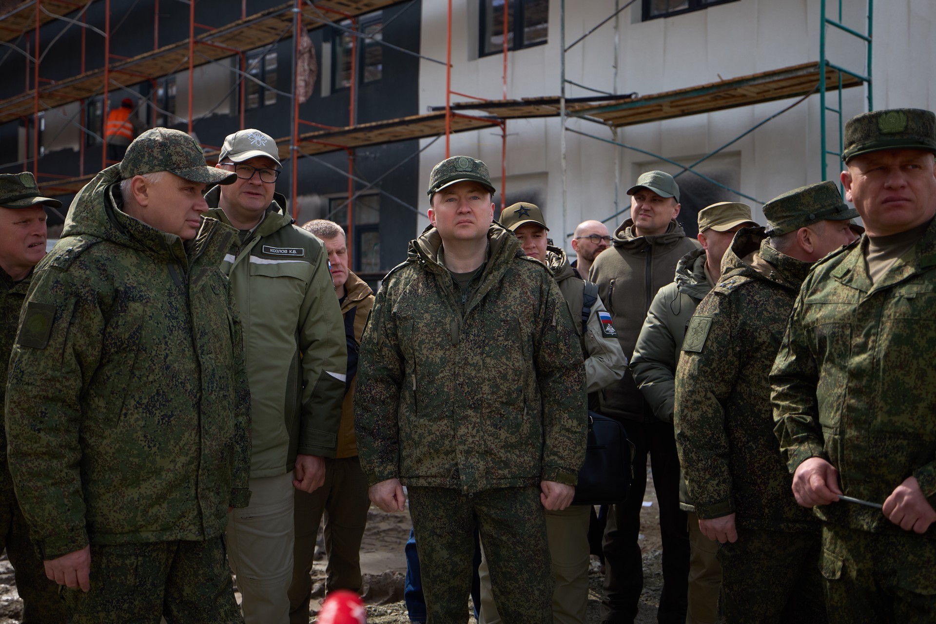 Замминистра обороны проинспектировал строительство казарм в военном училище