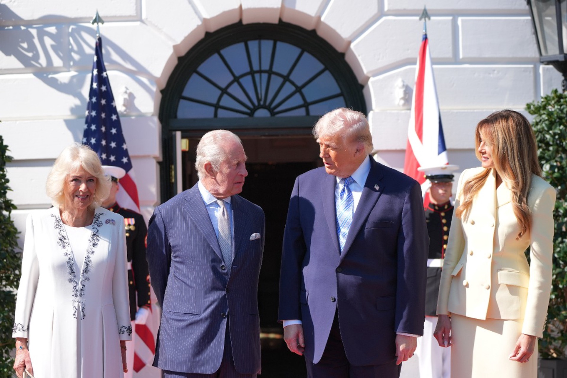 Политтехнолог указал на скрытый смысл похлопывания Трампом Карла III по плечу