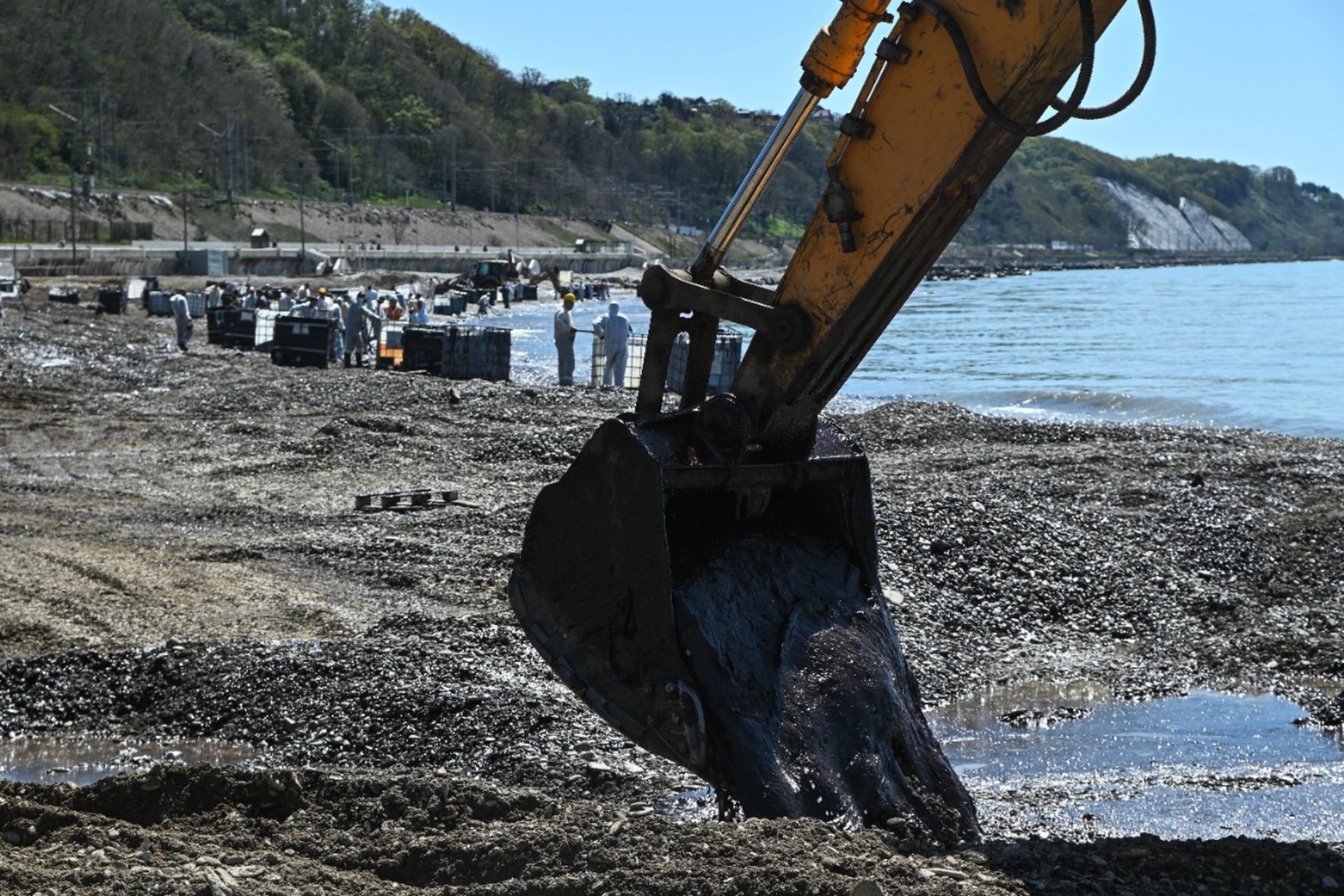 Нефть вскипела и разлилась по дороге в Туапсе