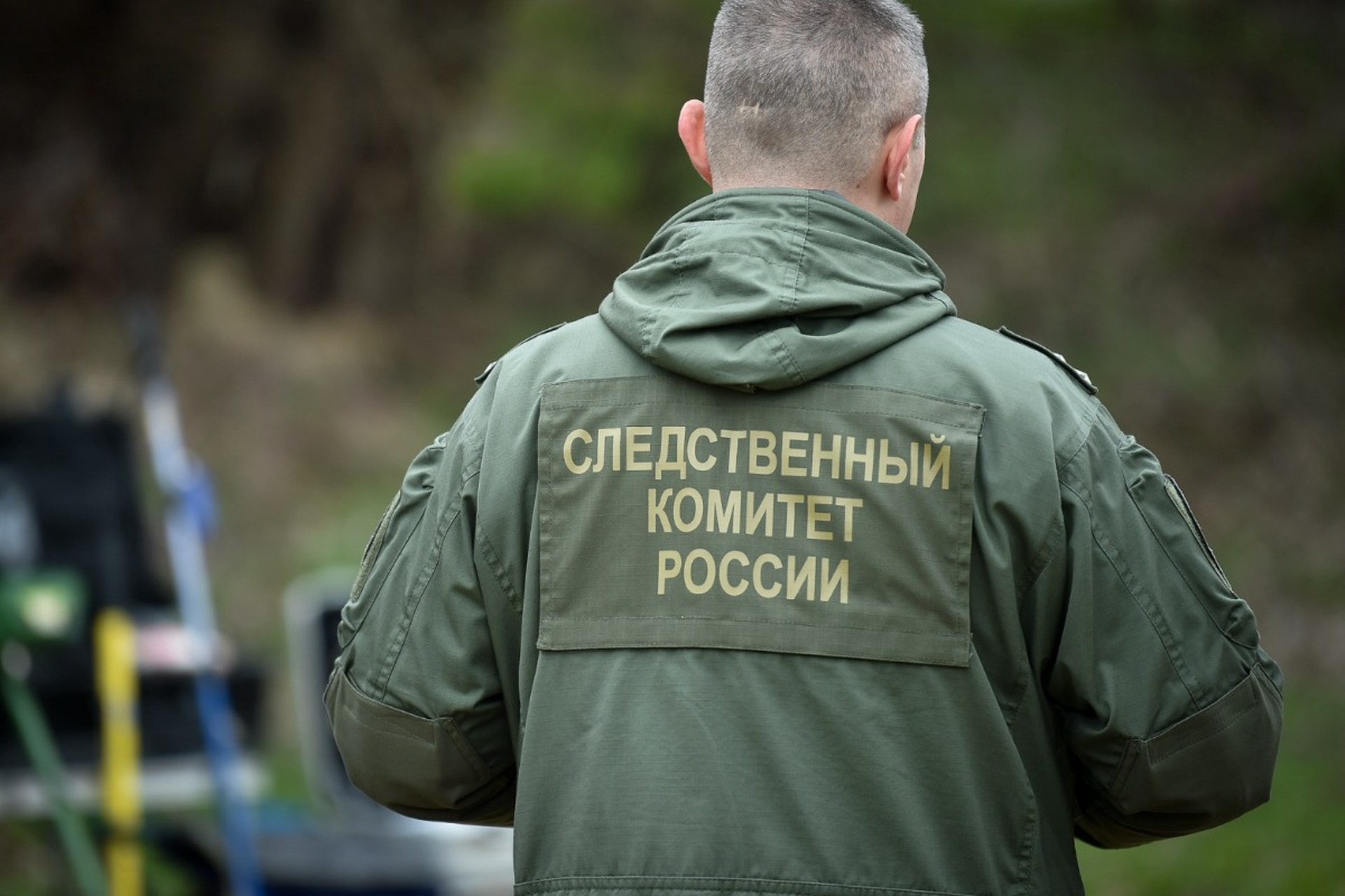 Пять пакетов с человеческими останками извлекли из канавы в Ленобласти