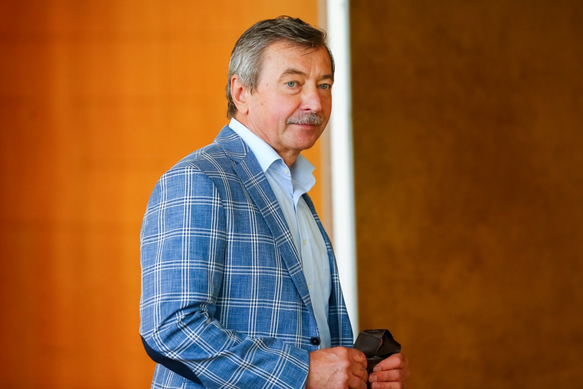 Легендарный космонавт Александр Лазуткин госпитализирован в Москве