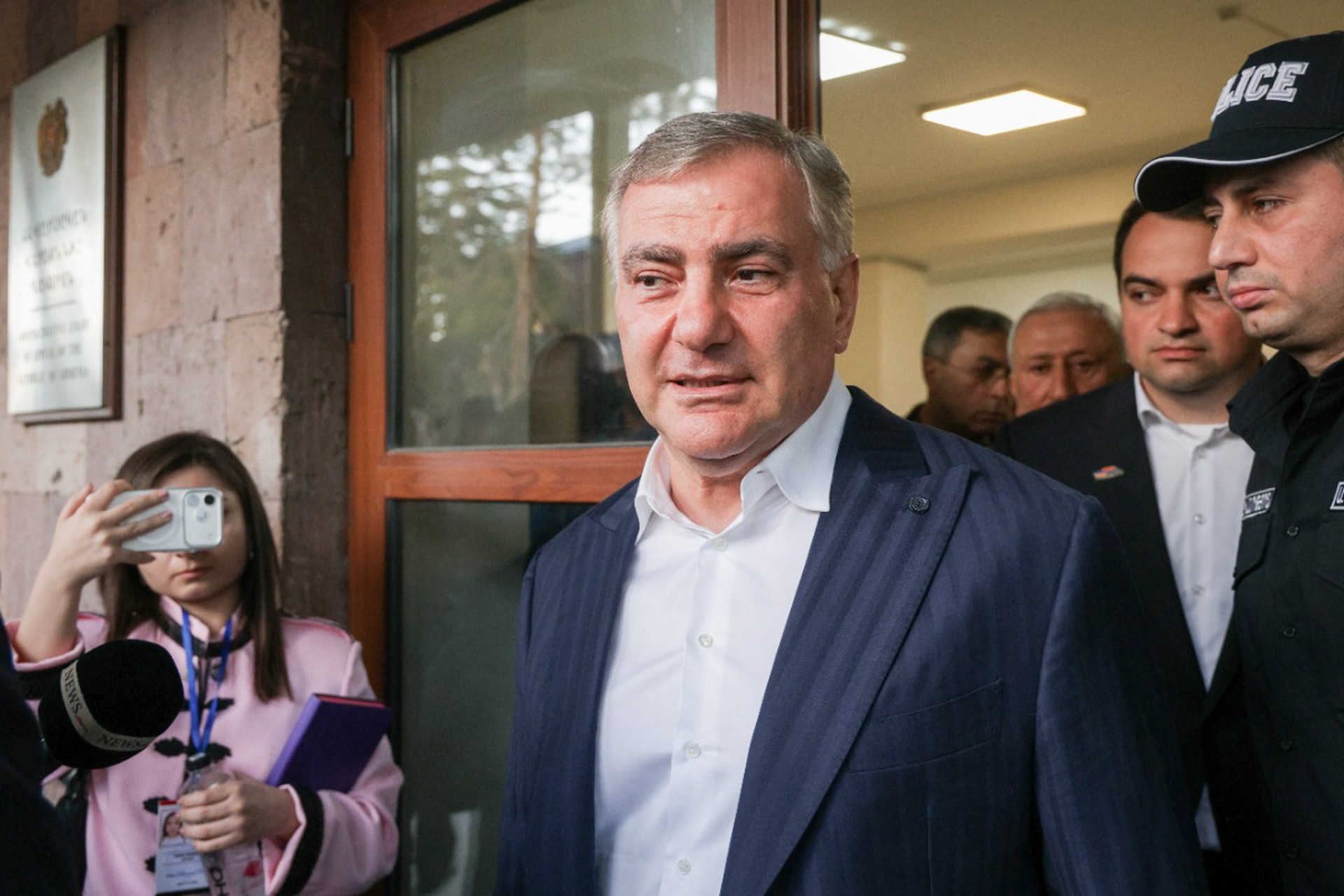 Бизнесмену Карапетяну запретили посетить могилу отца