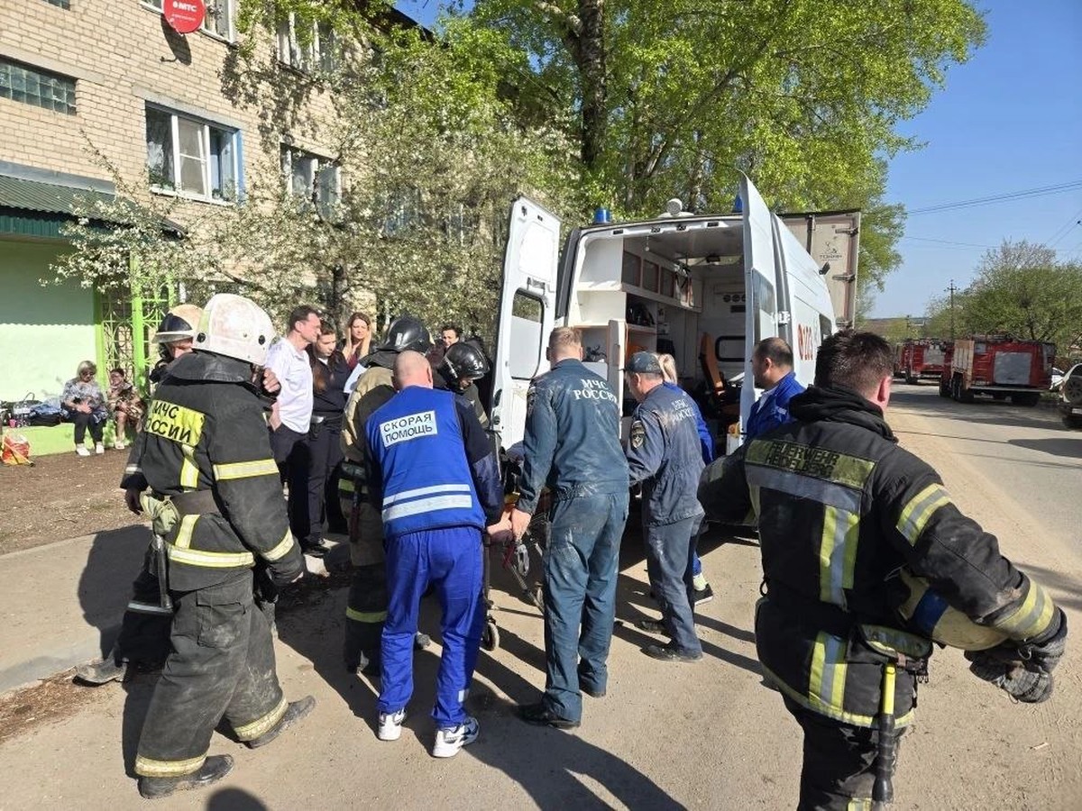Женщина, остававшаяся под завалами общежития в российском регионе, спасена