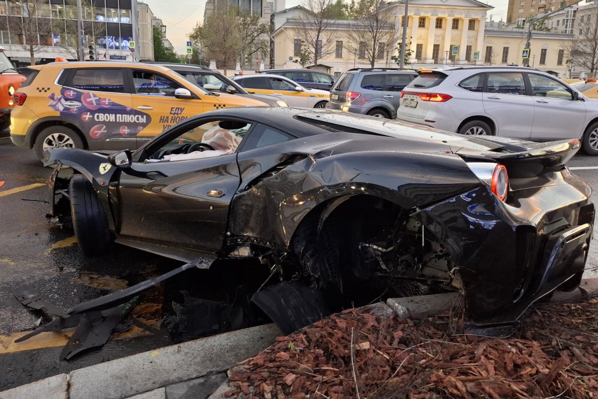 Стало известно, какое наказание ждет рэпера Navai за ДТП в центре Москвы