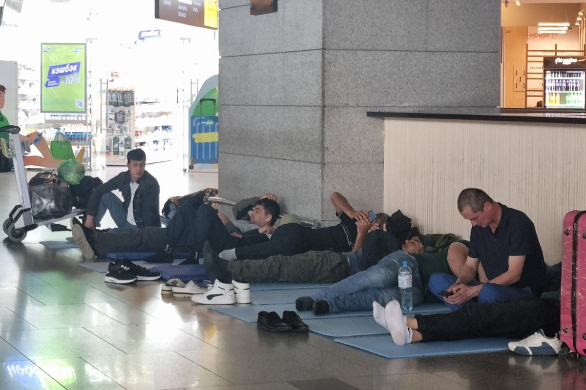 Пять рейсов из Антальи развернули над Европой по пути в Москву