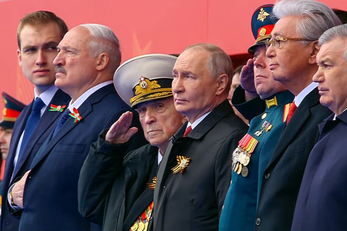 Освобождали Европу и брали Берлин: кто из ветеранов сидел рядом с Путиным на параде Победы