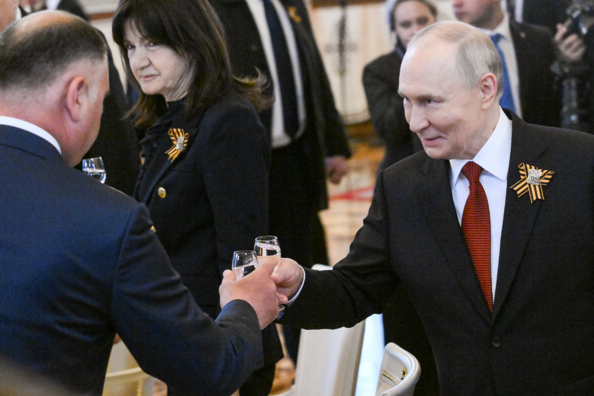 Путин поднял тост за поколение победителей в Кремле
