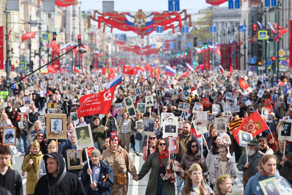 В центре Петербурга состоялось шествие «Бессмертного полка»