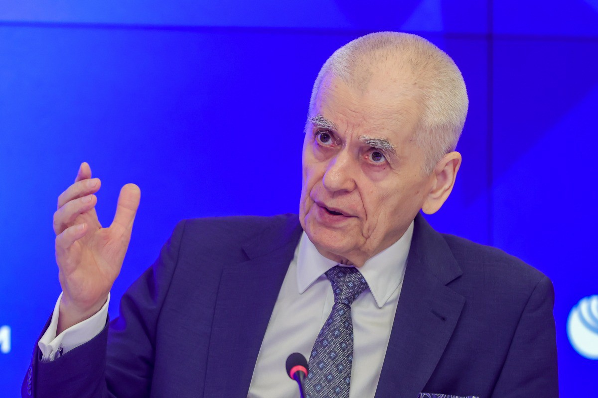 Онищенко рассказал, стоит ли россиянам бояться нового штамма коронавируса