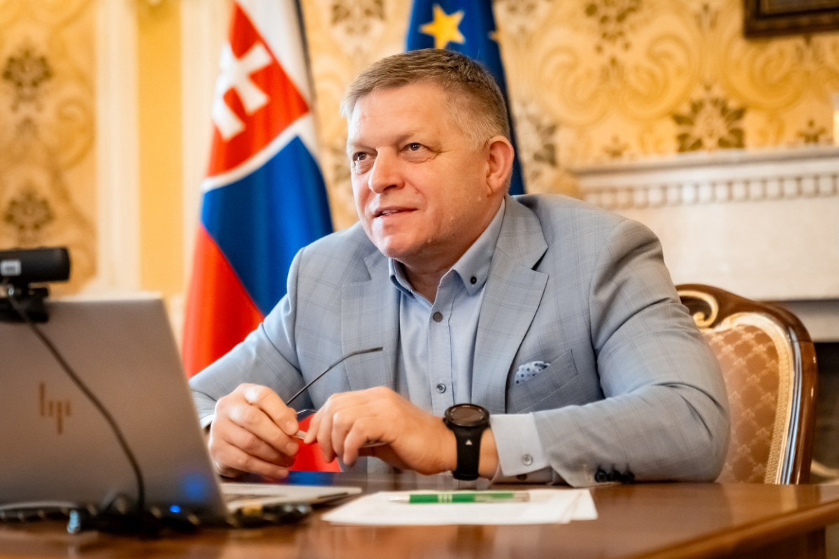 Фицо оценил решение о допуске России к международным турнирам по хоккею