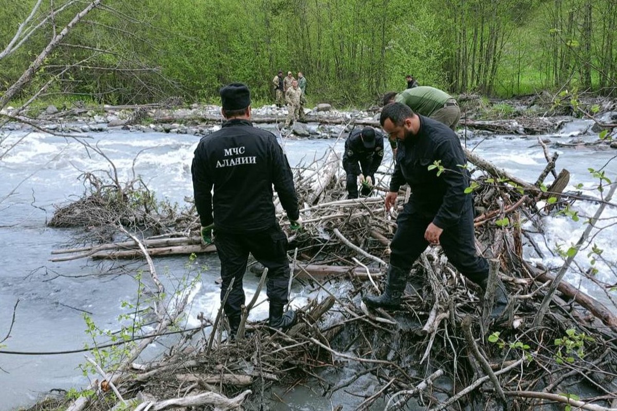 В Южной Осетии 100 спасателей ищут упавшую в реку россиянку