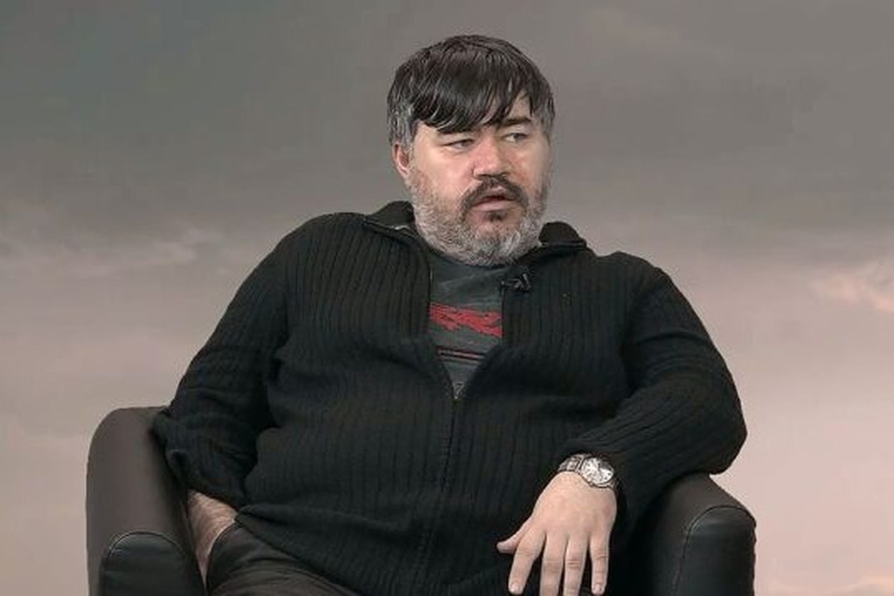 Зеленский нанес сокрушительный удар по Латвии: мощный пожар в поезде, атака на НПЗ, при чем тут «злые русские»
