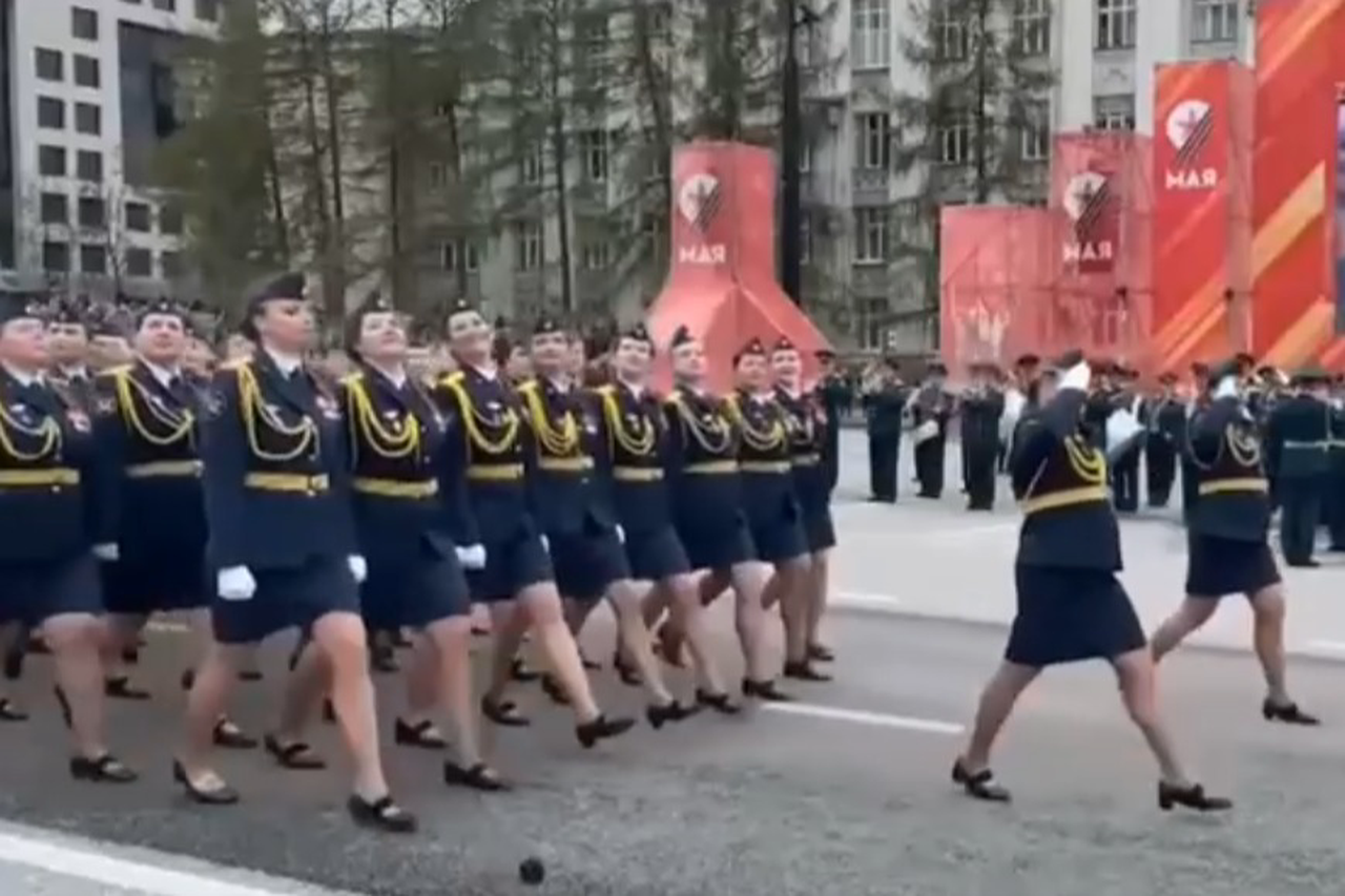 Босиком по Красной площади: трагедия и триумф «Золушек» парада Победы в России
