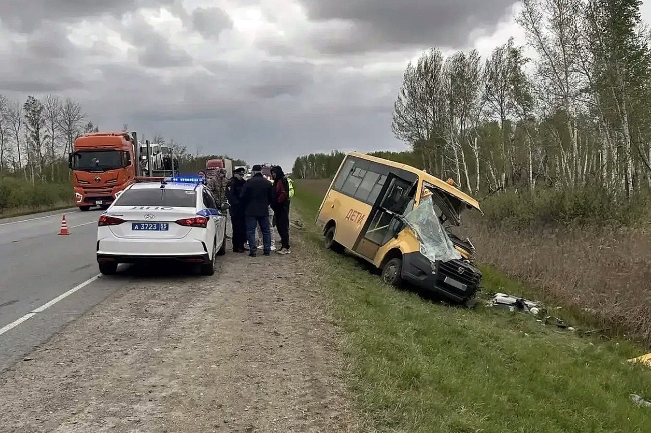 Смертельное ДТП под Омском: погибший ребенок, два уголовных дела и девять пострадавших
