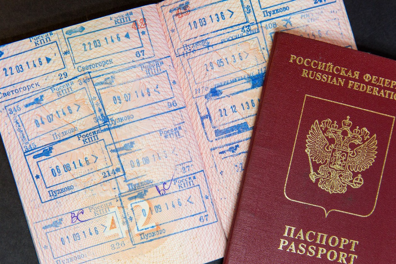 Друг раскрыл тайну Усольцева? Загадка четырех паспортов, что стало с женой и дочкой