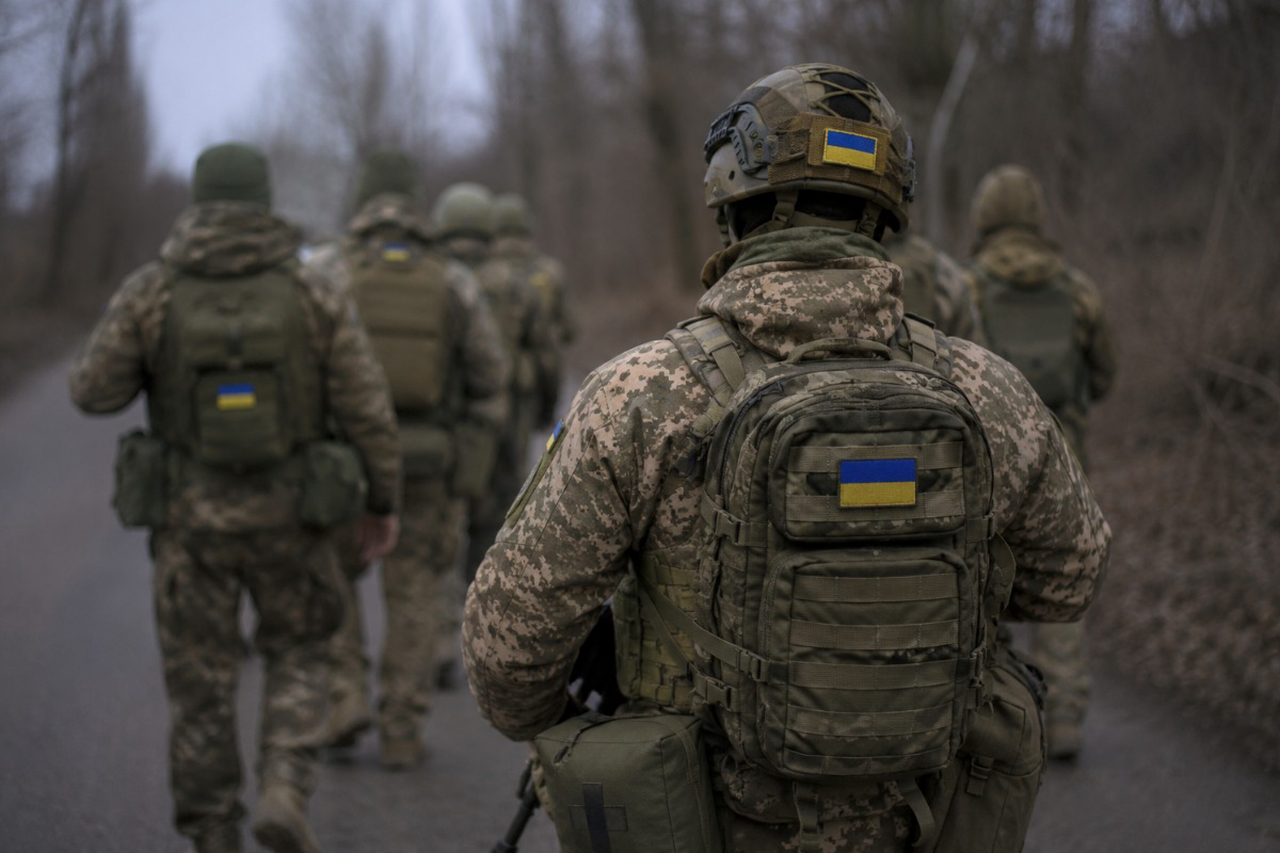 ВСУ обрушили удары на Севастополь и Таганрог: пожар в Центробанке, рой дронов и ракет, жертвы