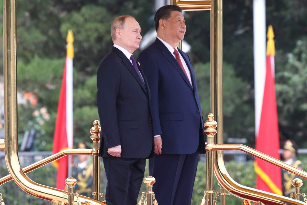 «На поклон в Китай?»: Путин диктует Си условия, Трамп стал «хромой уткой», а на Кубе зреет война
