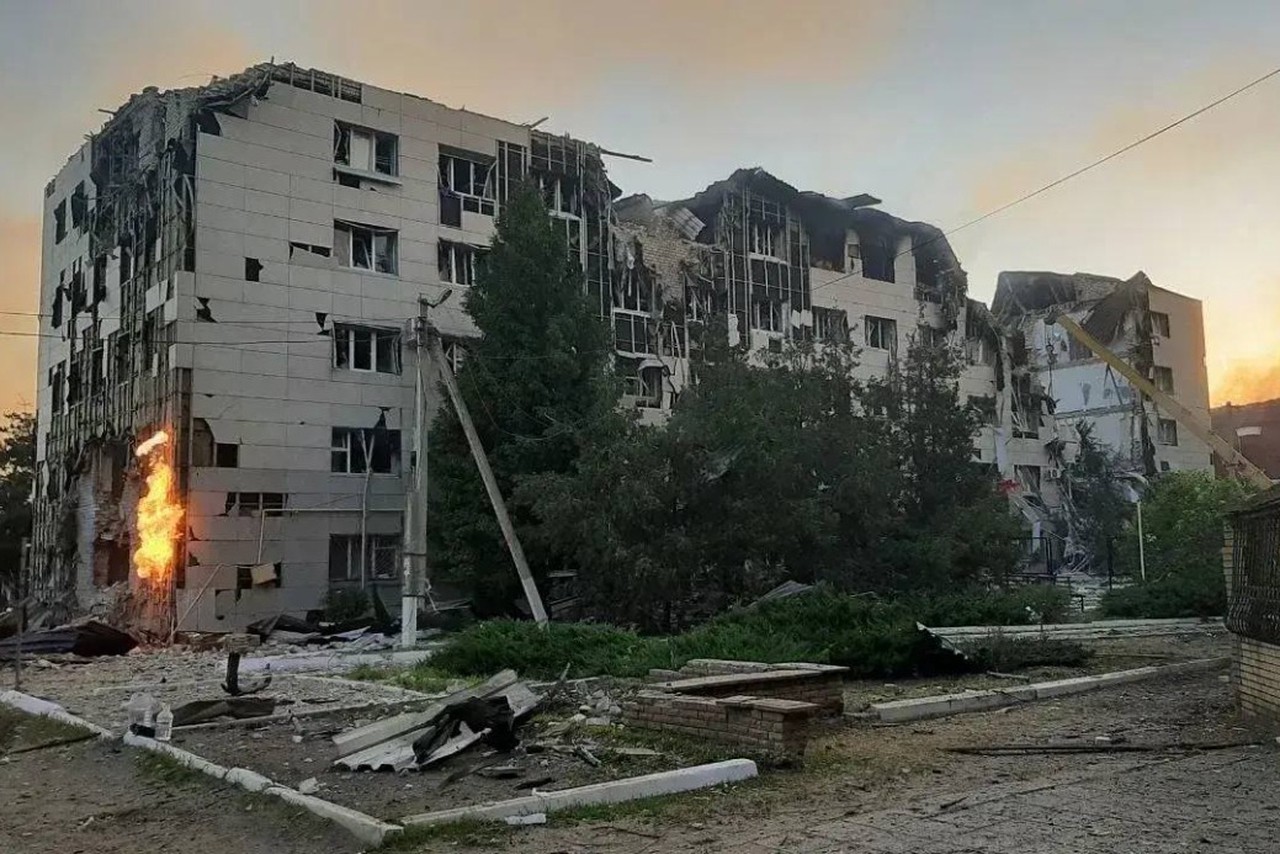 Опубликованы кадры последствий атаки ВСУ на колледж в ЛНР