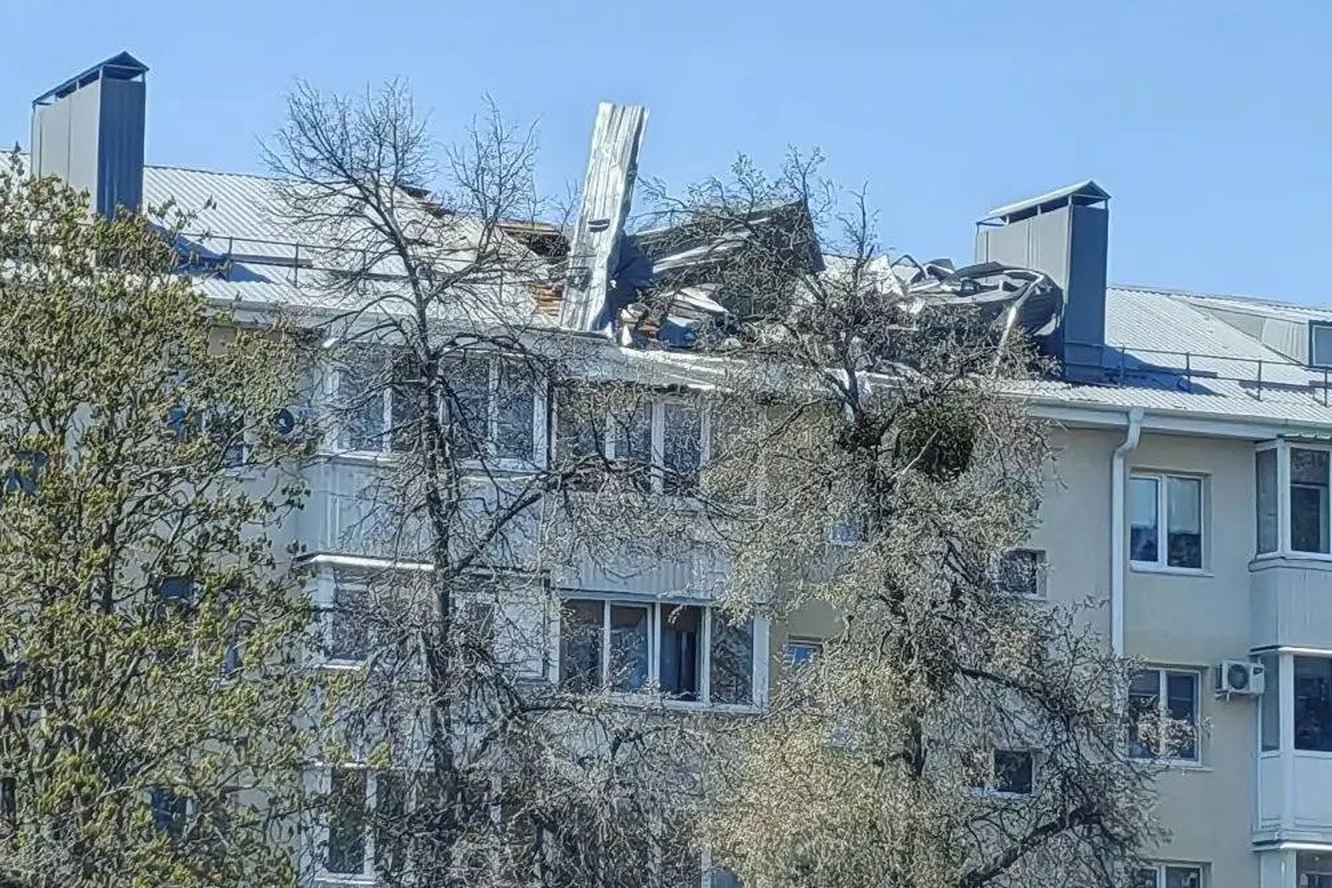 Шесть человек пострадали при атаках БПЛА в российском регионе