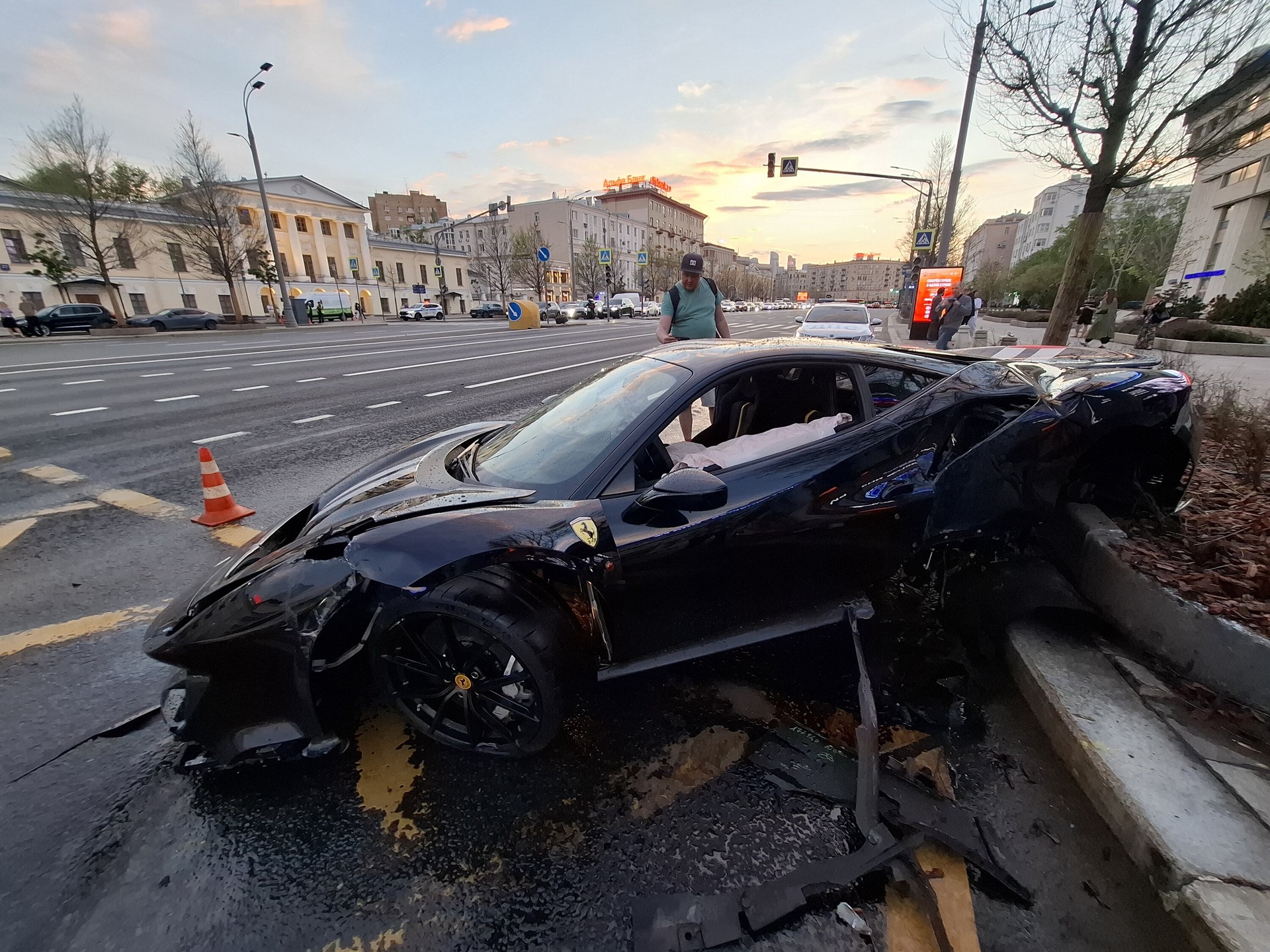 Автоэксперт назвал стоимость ремонта спорткара после ДТП в Москве с рэпером Navai