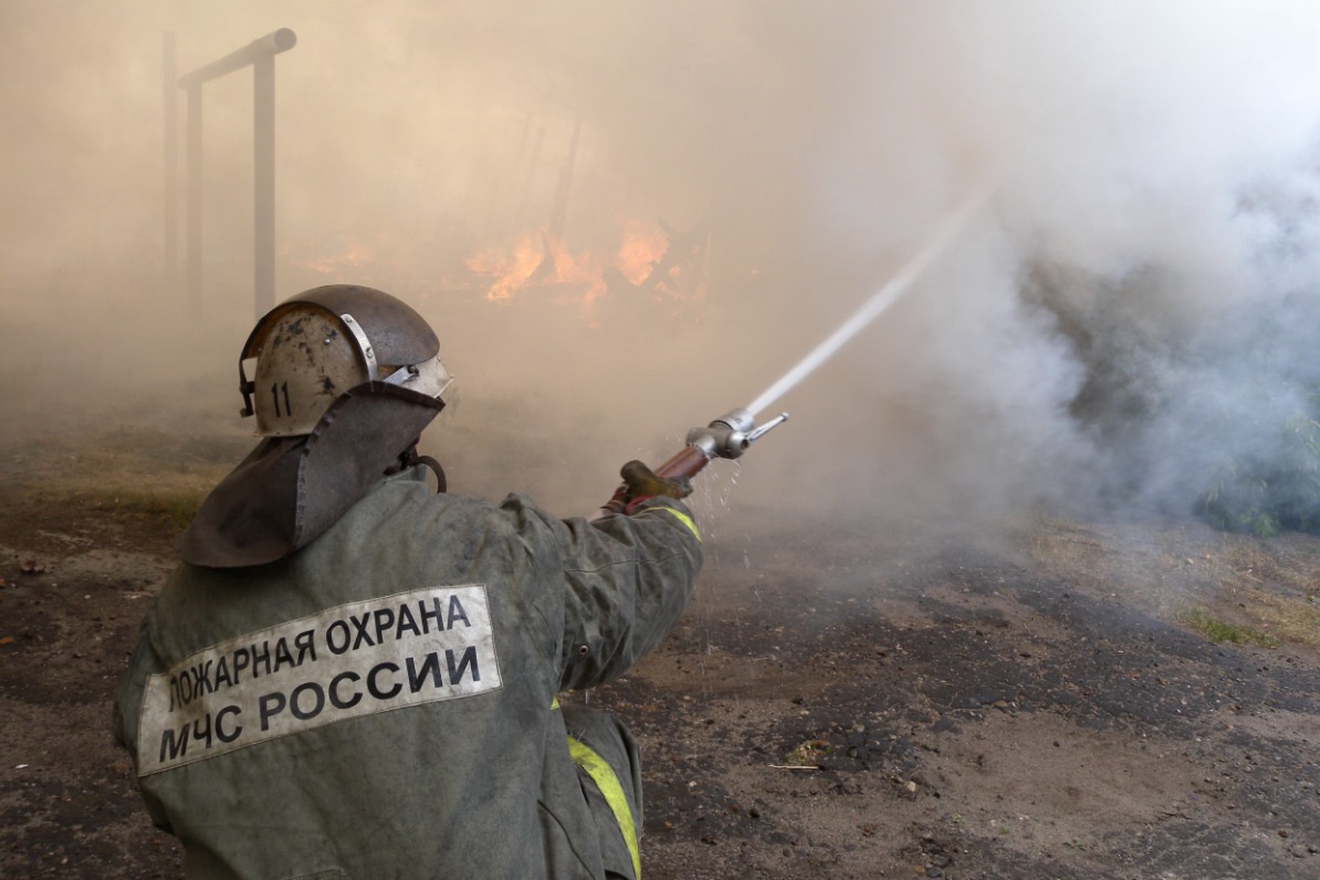 Крупный пожар в Брянской области охватил 17 строений
