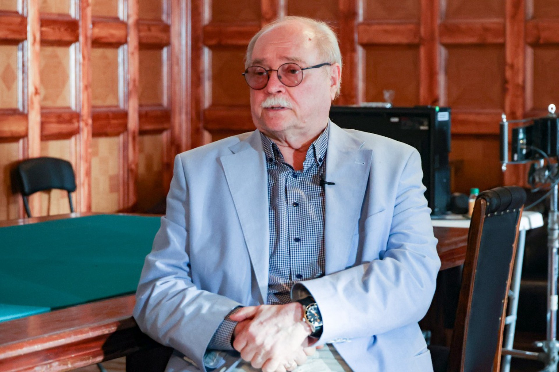 Обман Сталина, ядерный удар по Украине и обнаженка: за что Владимира Бортко выжили из кино