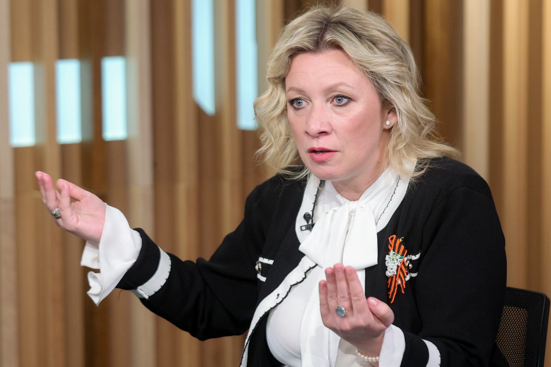 Захарова рекомендовала британским властям обратиться к психиатрам