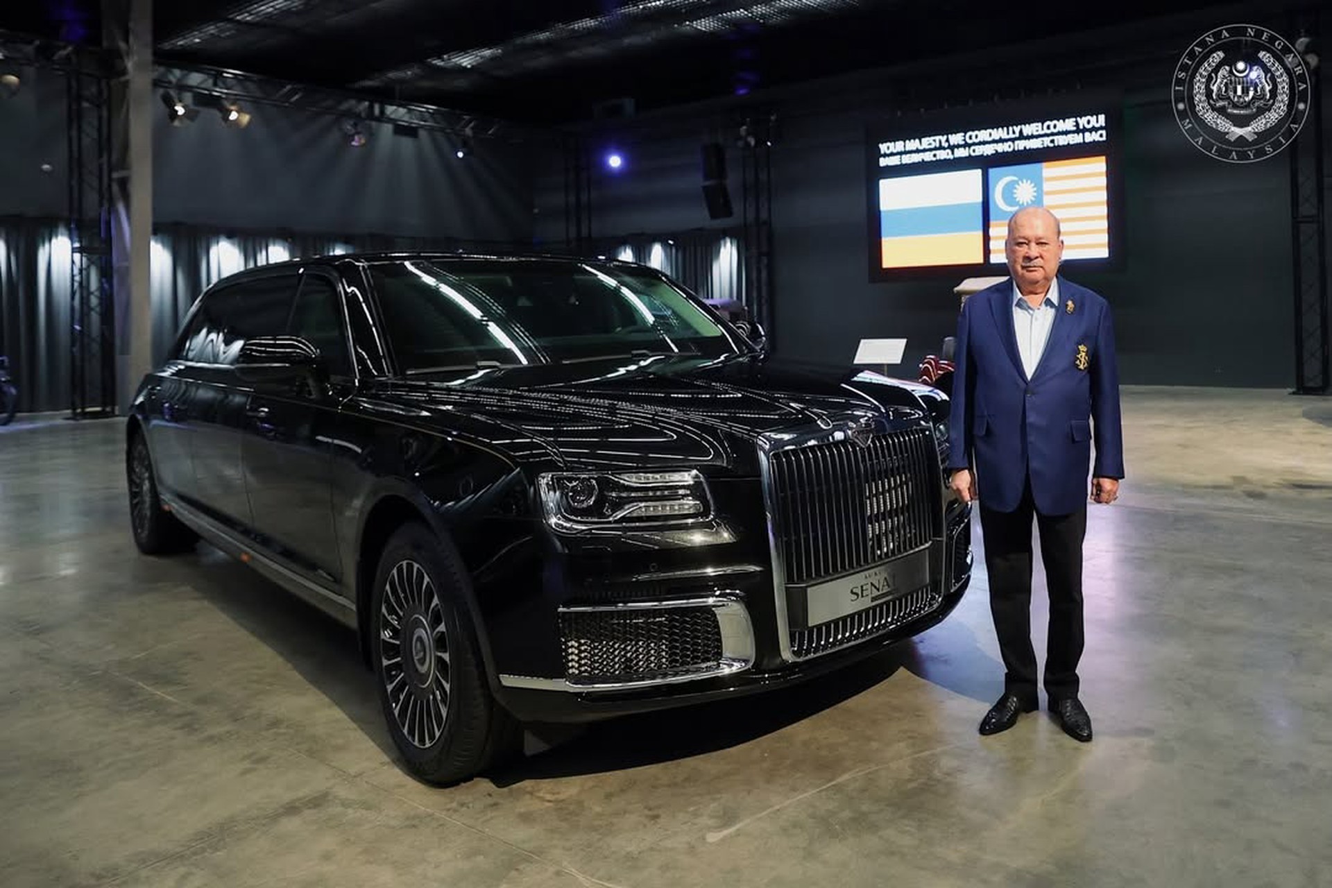 Король Малайзии похвастался российским автомобилем после визита в Москву
