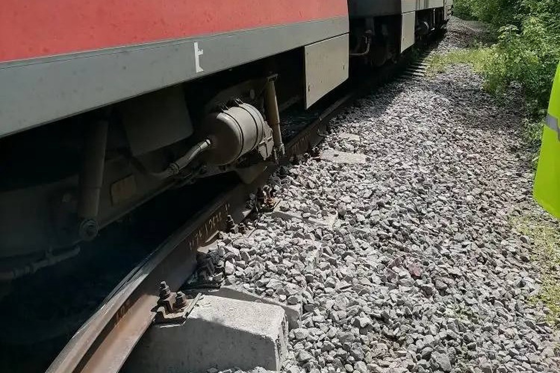 Атаки БПЛА остановили поезда на востоке Крыма