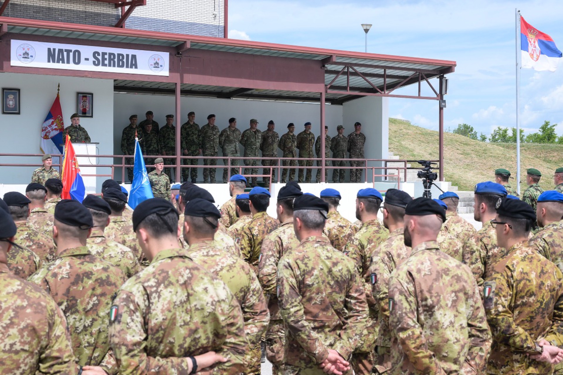 Сербия проводит военные учения с НАТО