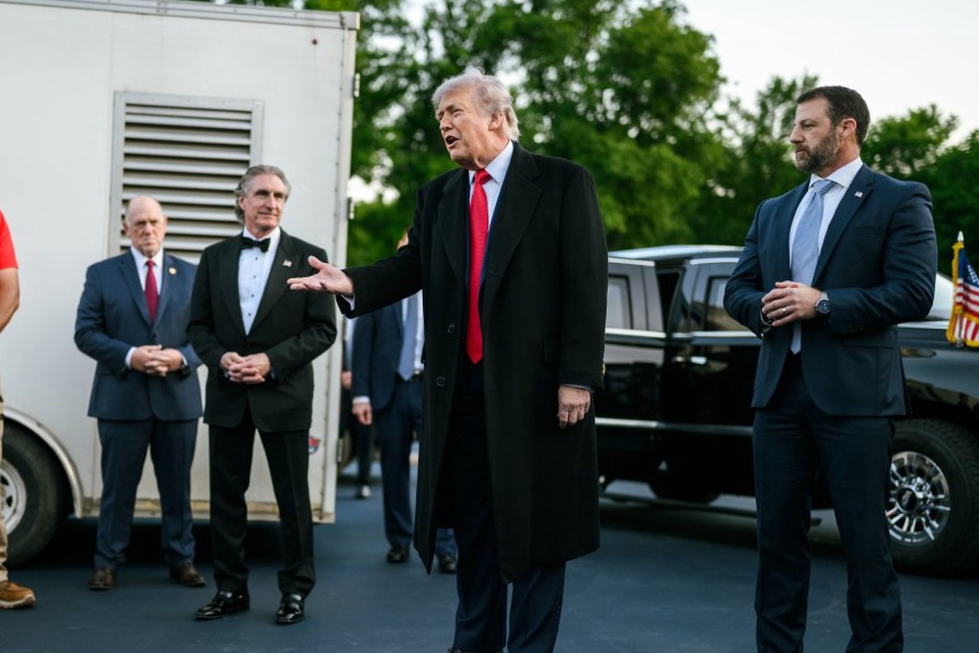 Зачем Трамп прилетел в Китай: мольба о помощи, дружба против России, торговля Тайванем и Ираном