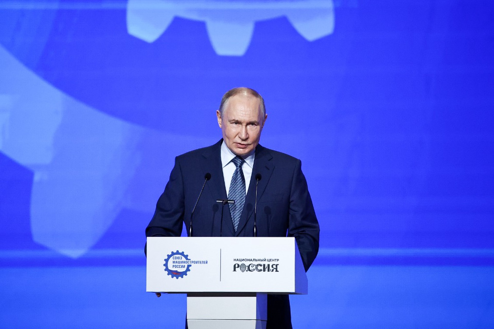 Путин назвал грустным вопрос о ключевой ставке в России