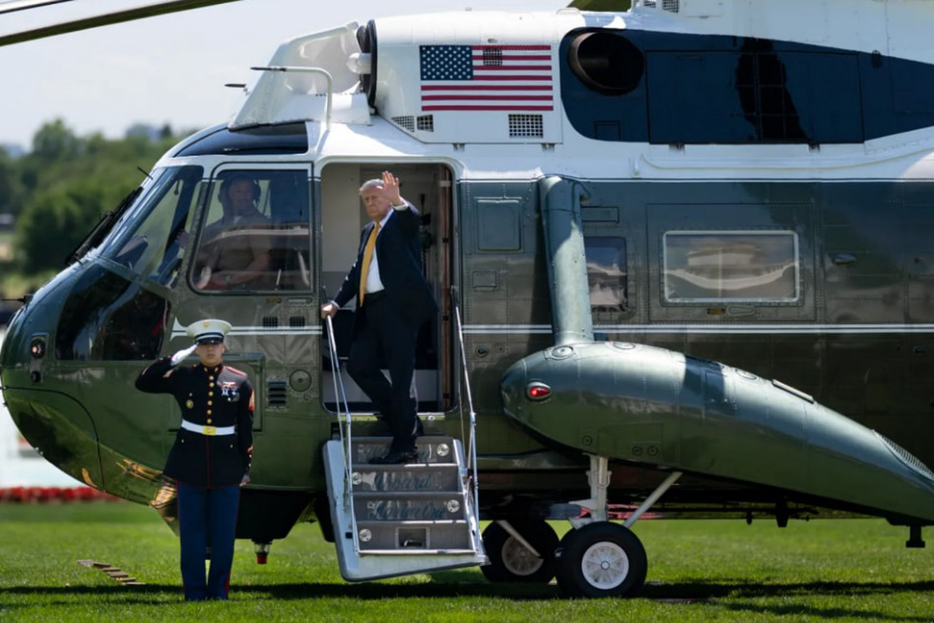 Трамп возвращается в США и увозит китайский куш