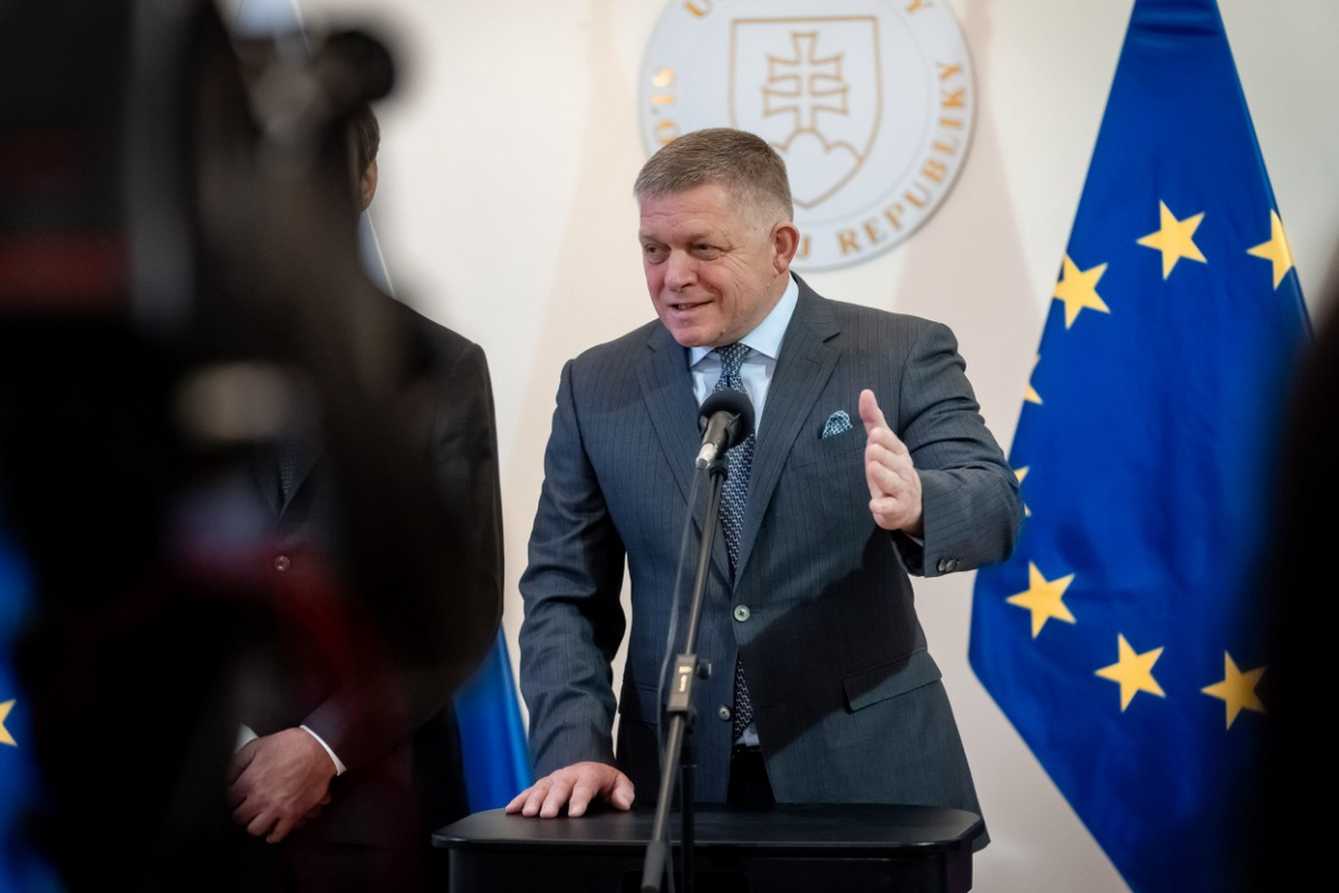 Фицо предложил Макрону возглавить Евросоюз