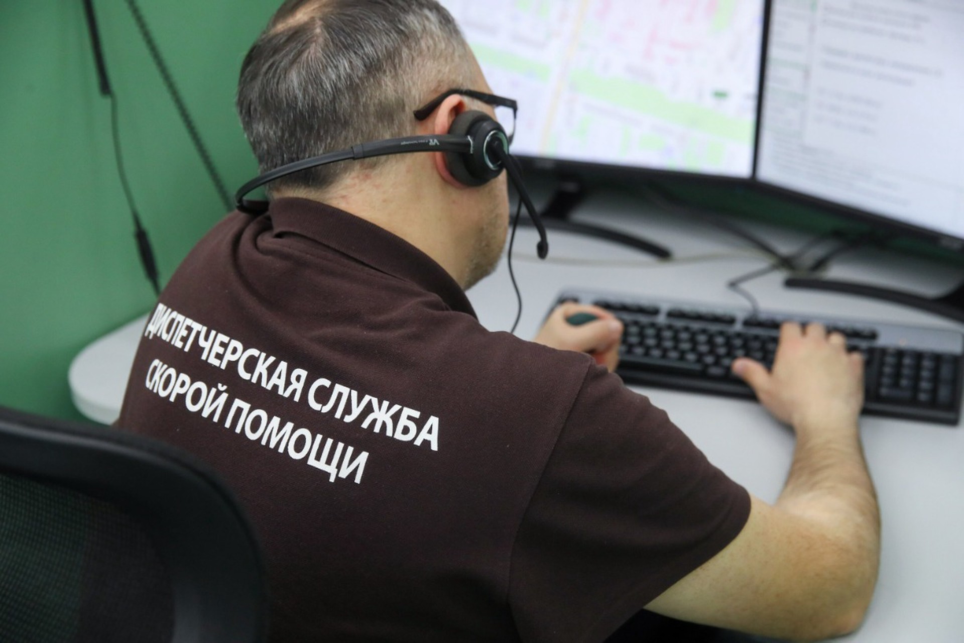 Молодую девушку насмерть придавило деревом на пляже