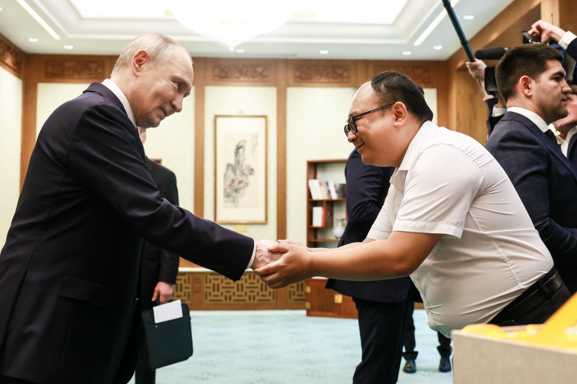 Стало известно, чем угощали во время визита Путина в Китай