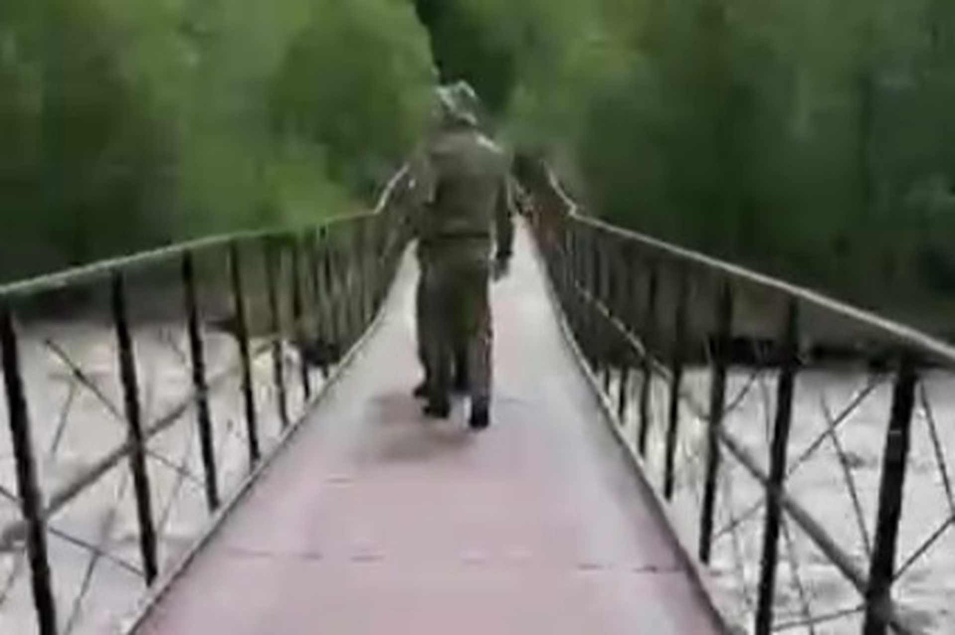 Россиянка упала в реку в Южной Осетии из-за неудачной шутки туриста
