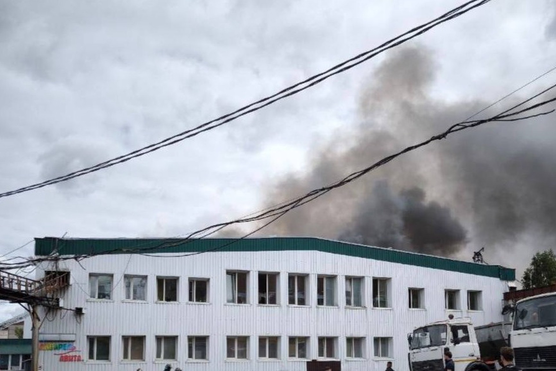 Мощный пожар накрыл хостел на востоке Москвы