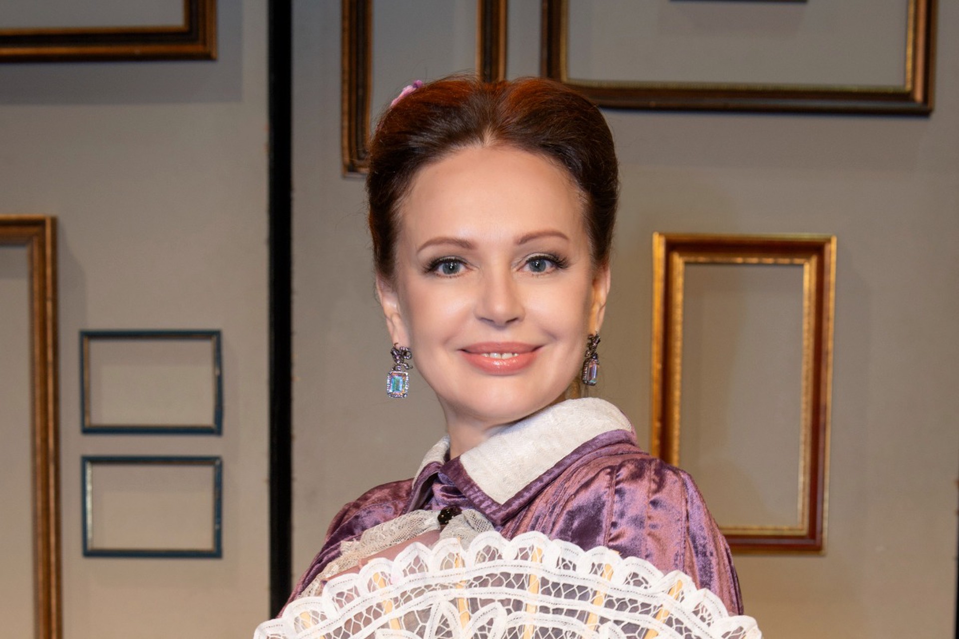 «Надеюсь, никто не будет принуждать»: Ирина Безрукова поддержала систему чаевых для актеров
