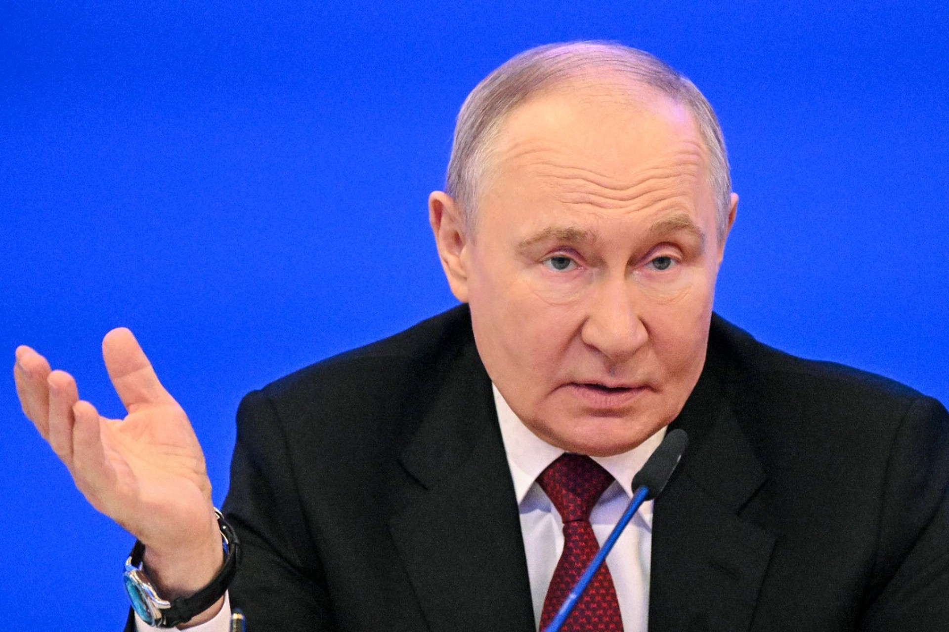 Путин: ИИ заменит работников среднего звена
