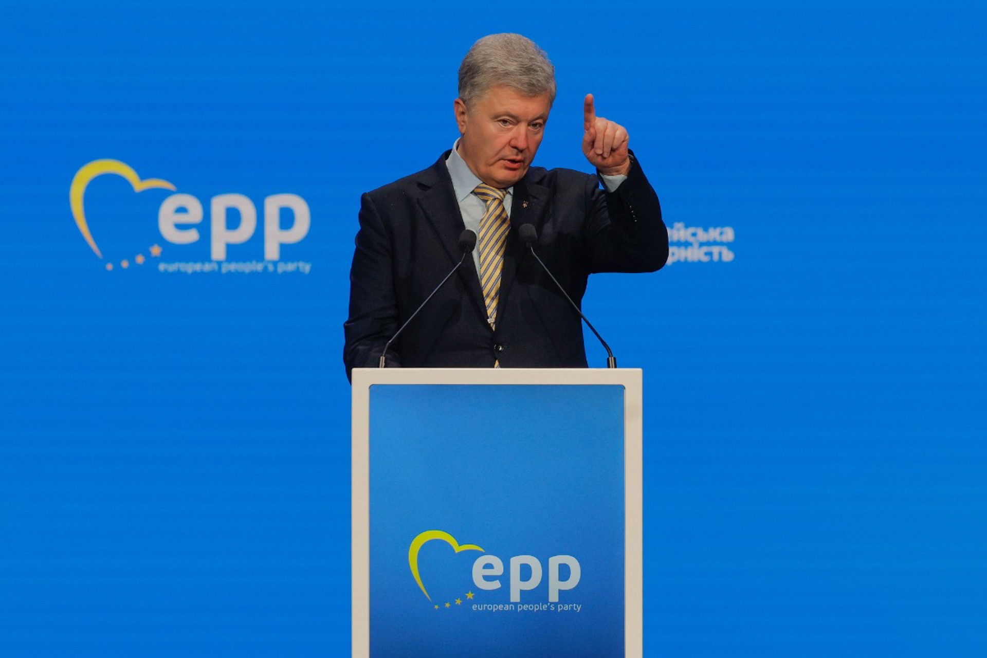 Порошенко* призвал Украину и Европу добиться прекращения огня