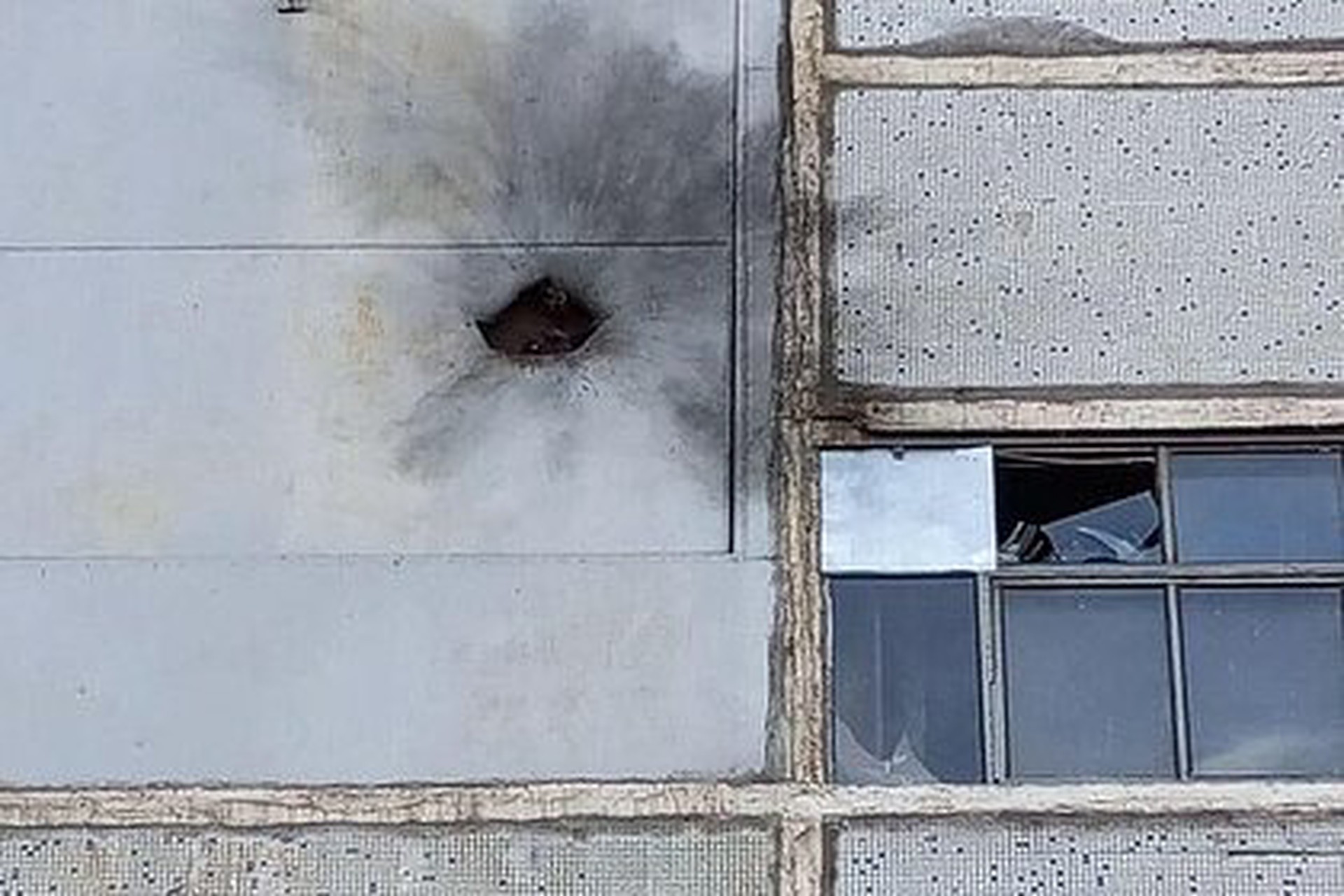 Опубликованы фото дыры в энергоблоке ЗАЭС