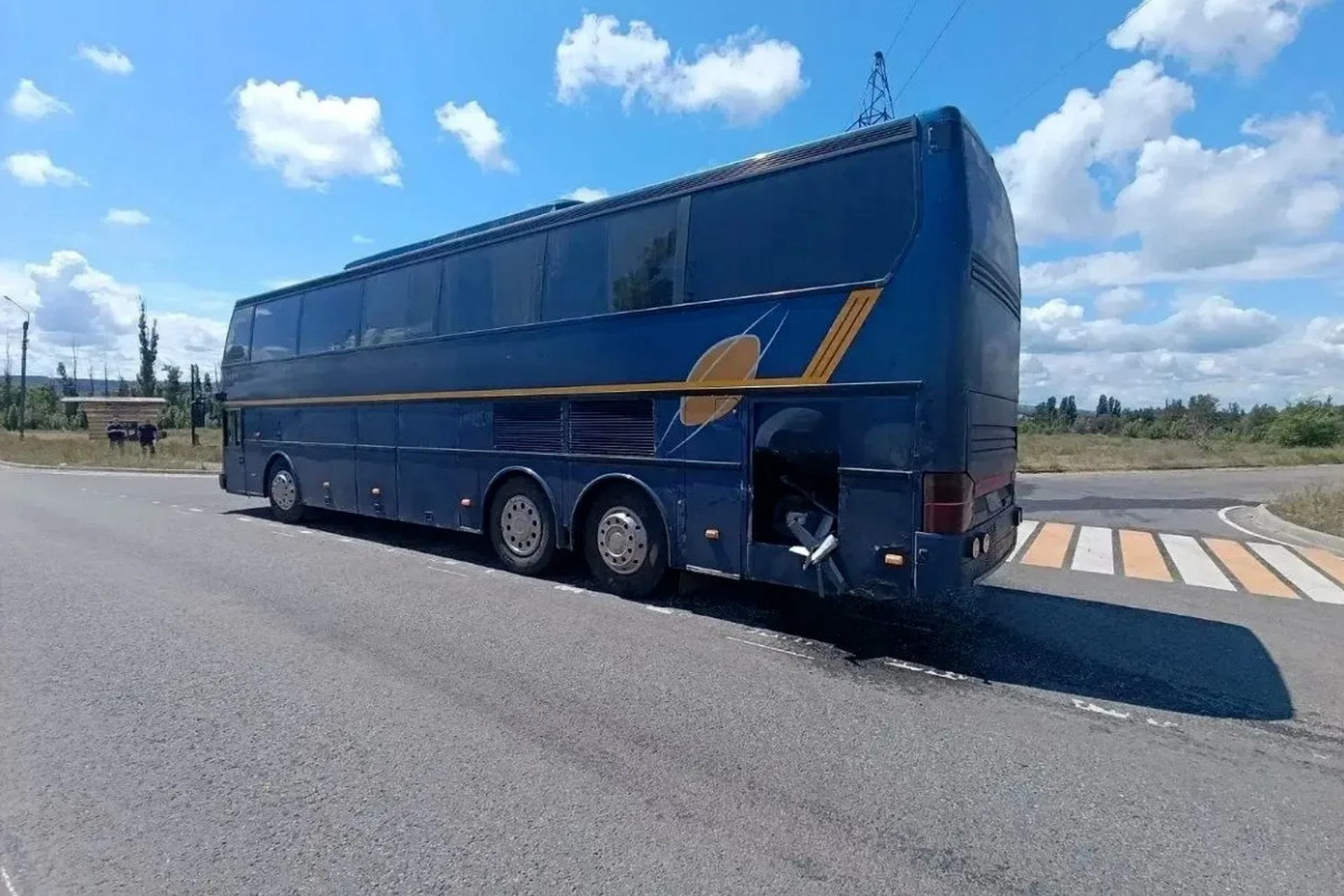 Украинский дрон ударил по пассажирскому автобусу в ЛНР